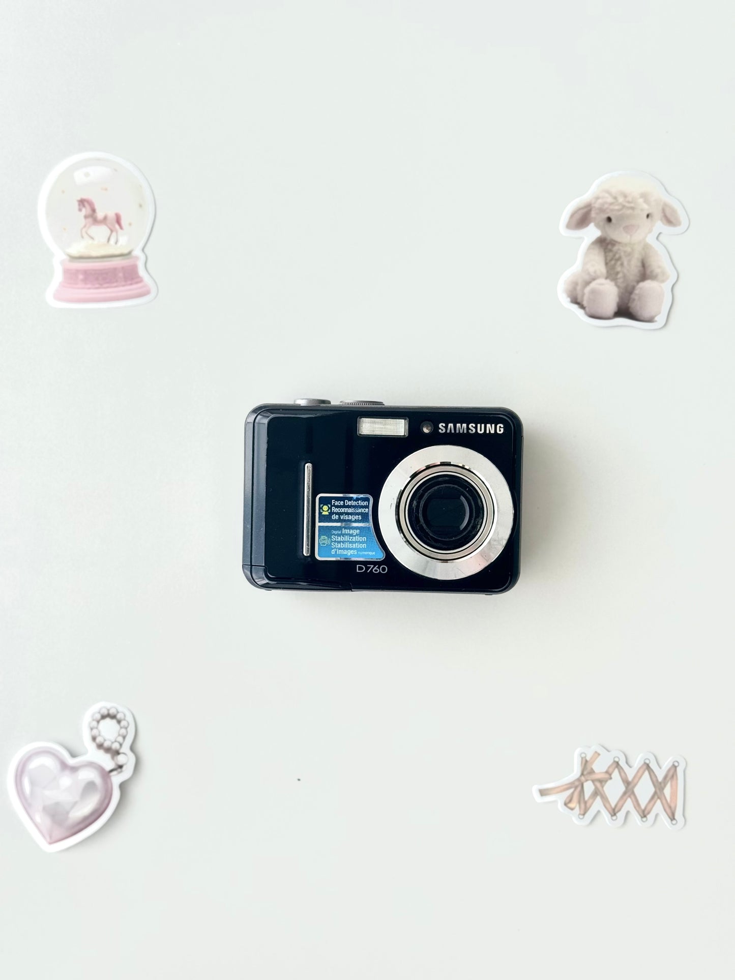 Samsung D760 7.2MP Digital Camera Black