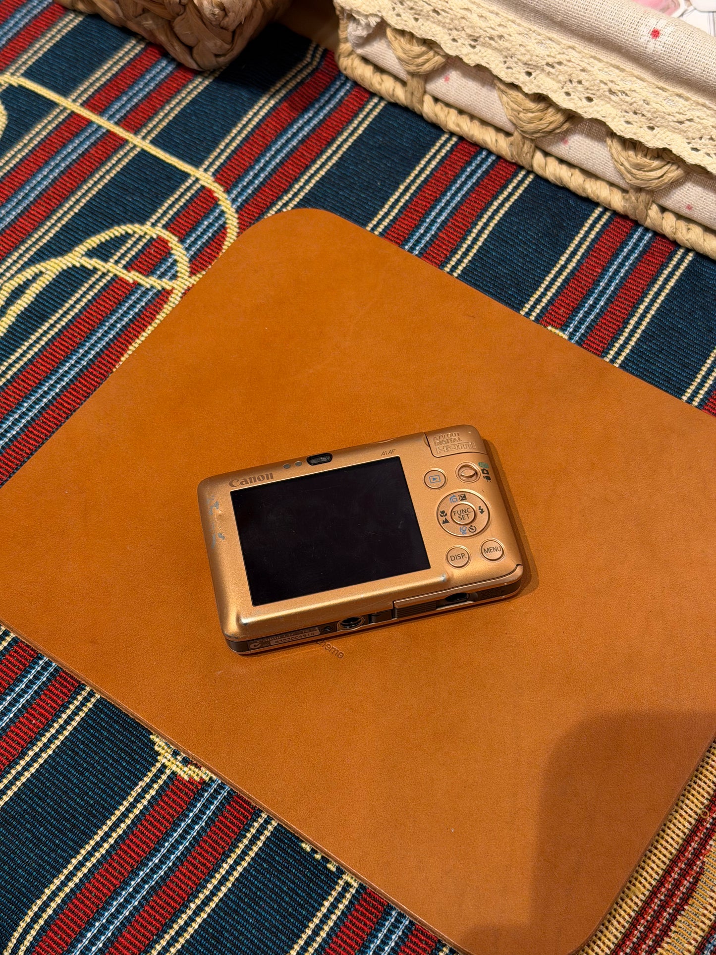 Canon SD780 IS / IXUS 100 IS 12.1MP Gold