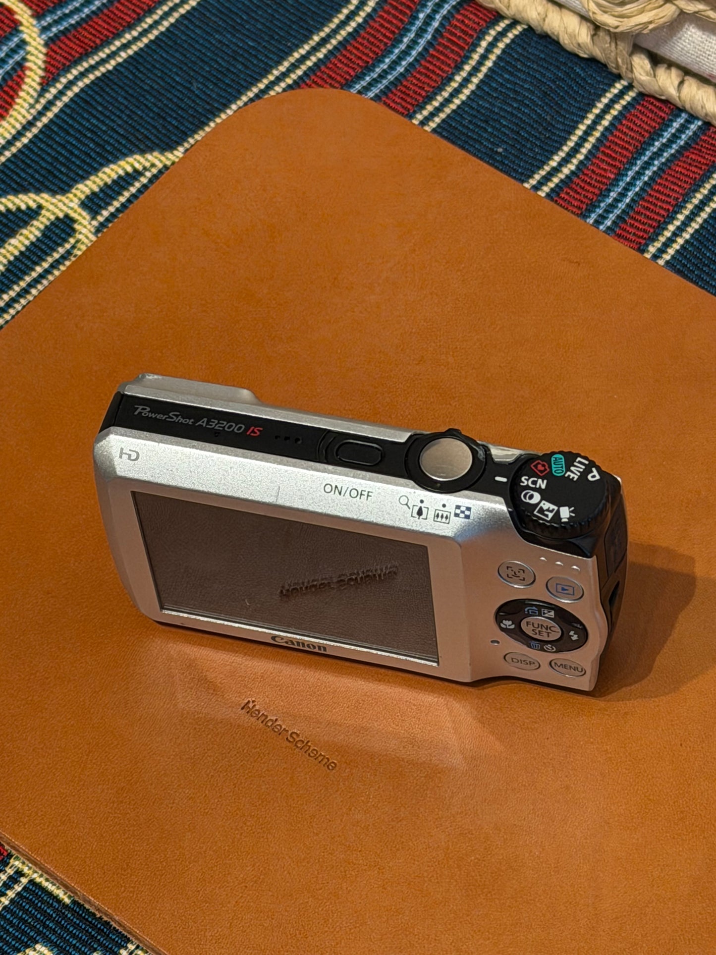 Canon PowerShot A3200 IS 14.1MP Silver