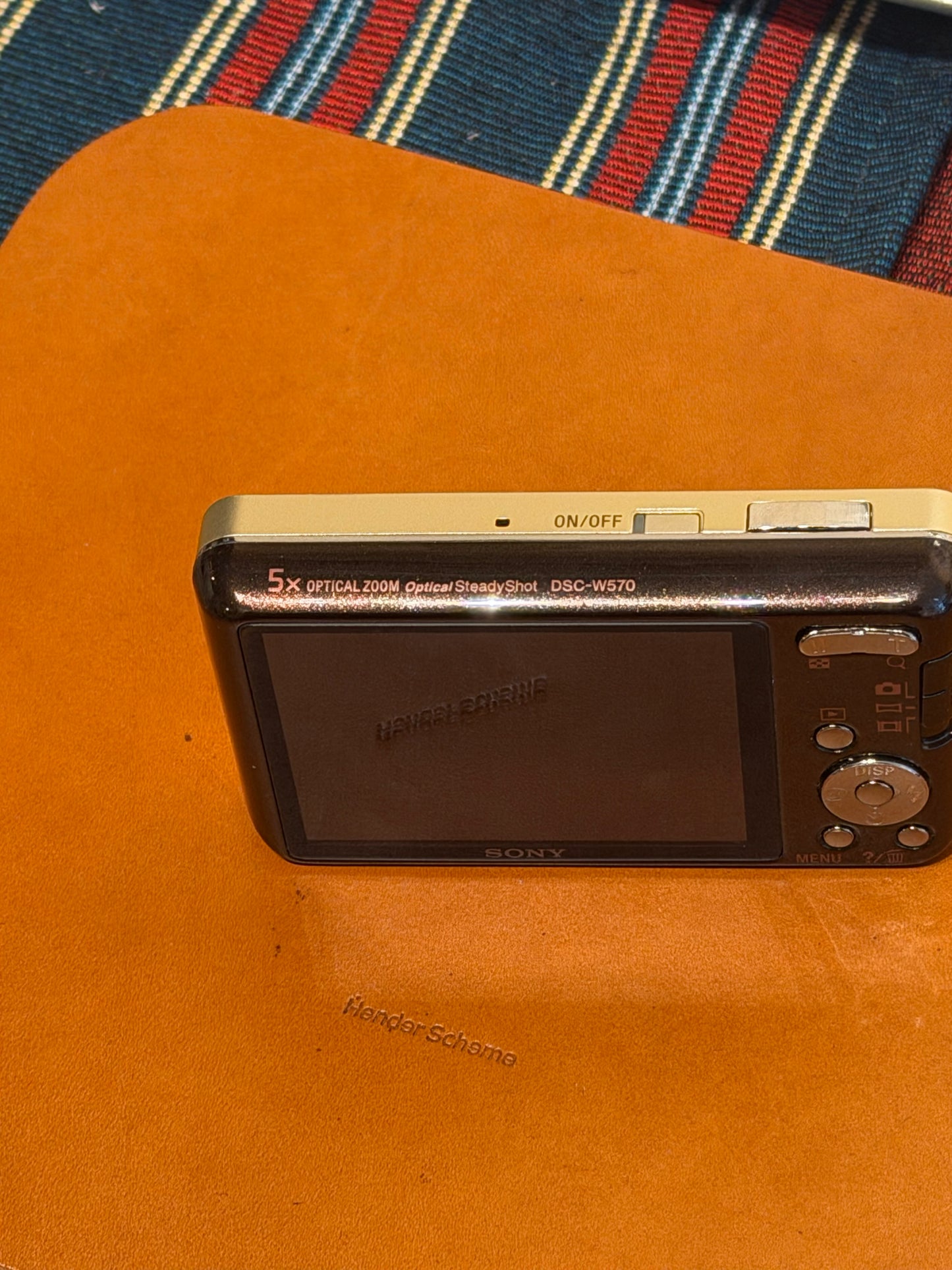 Sony Cyber-shot DSC-W570 16.1MP Gold