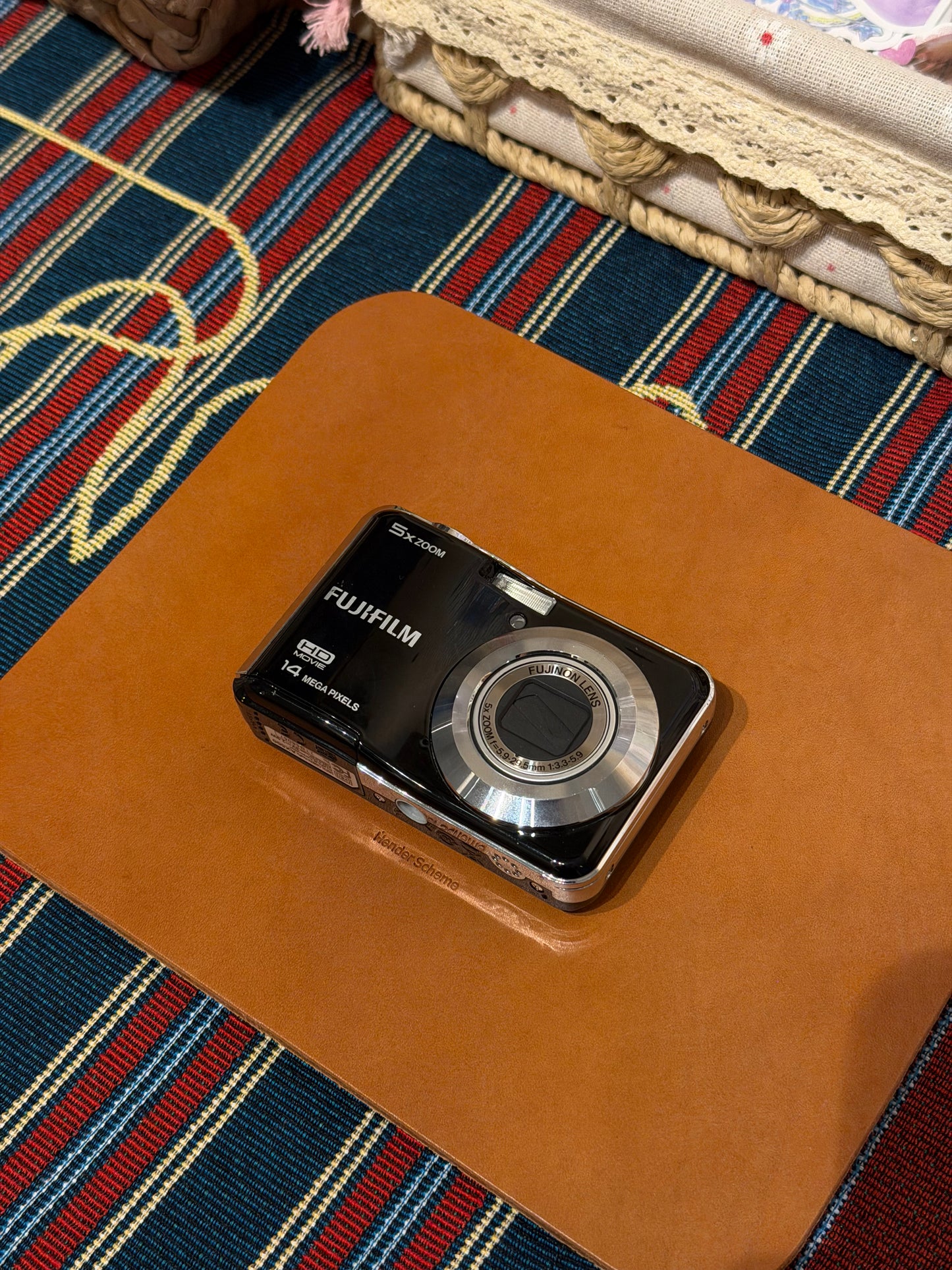 Fujifilm FinePix AX500 14MP Black