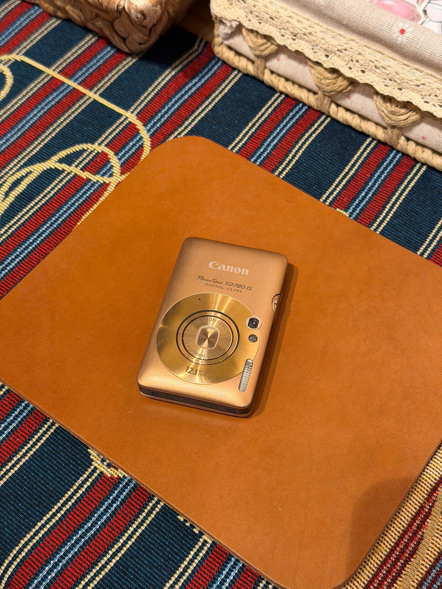 Canon SD780 IS / IXUS 100 IS 12.1MP Gold