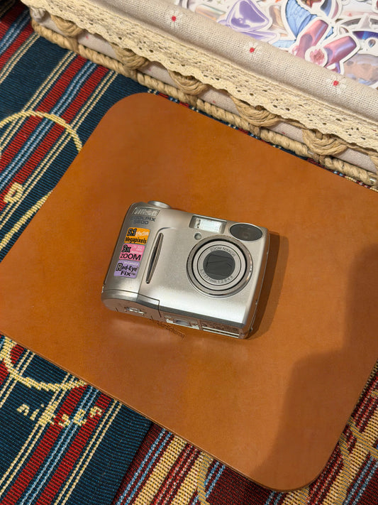 Nikon Coolpix 5600 5.1MP
