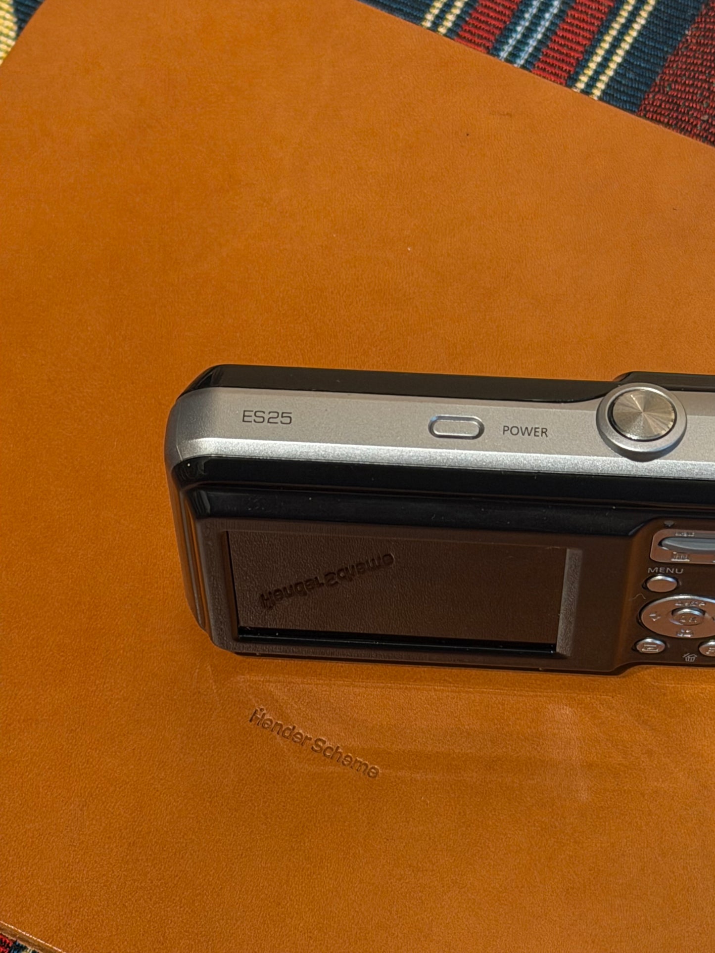 Samsung ES25 12.2MP Black