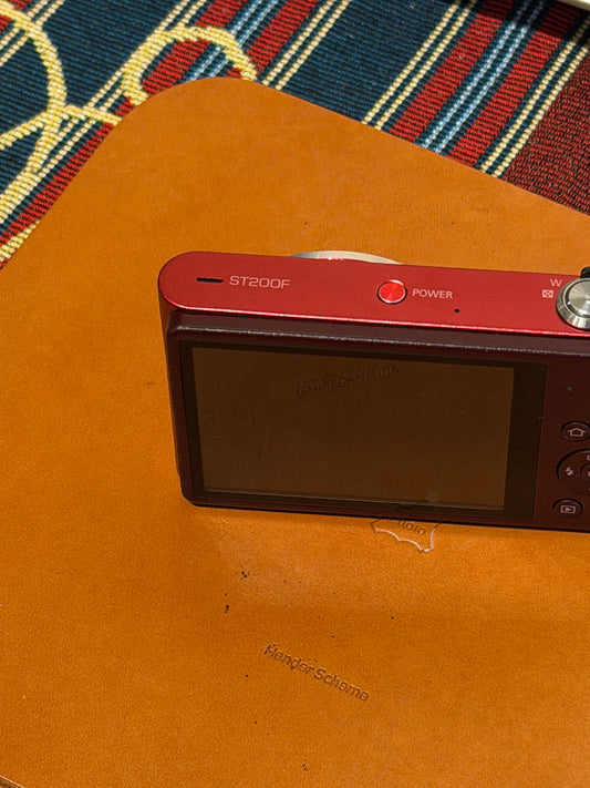 Samsung ST200F 16.1MP Red