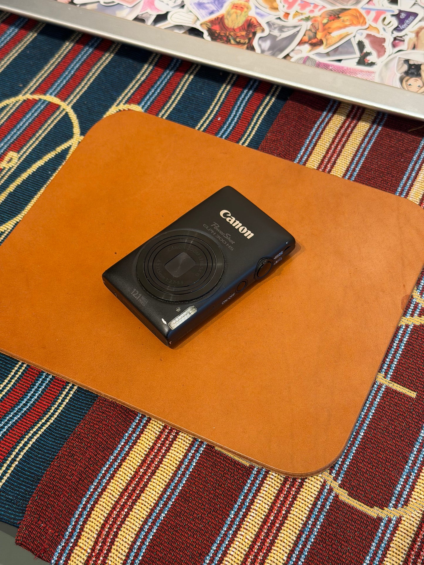 Canon PowerShot ELPH 300 HS (IXUS 220 HS) 12.1MP Black