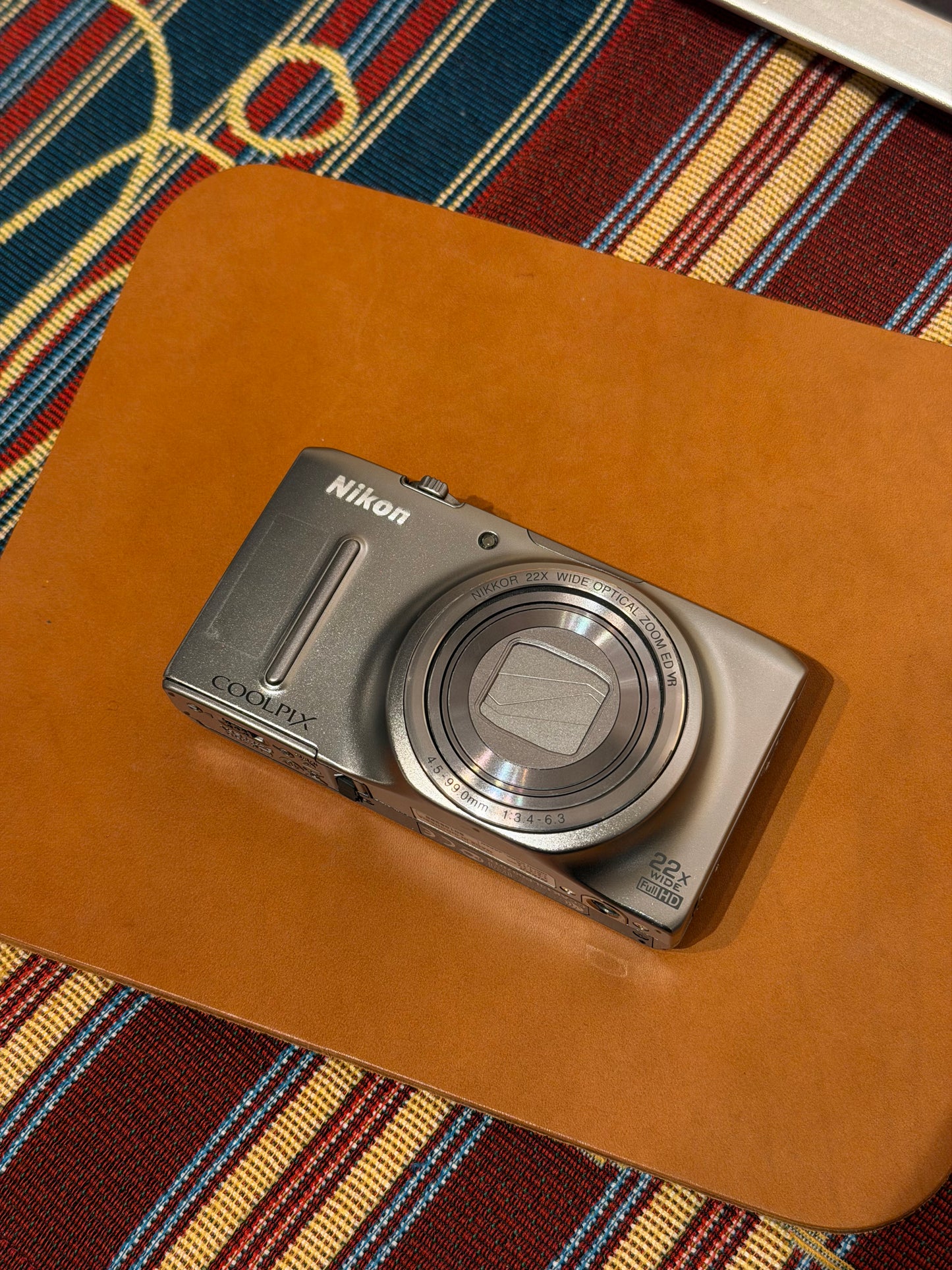 Nikon Coolpix S9500 18.1MP Silver