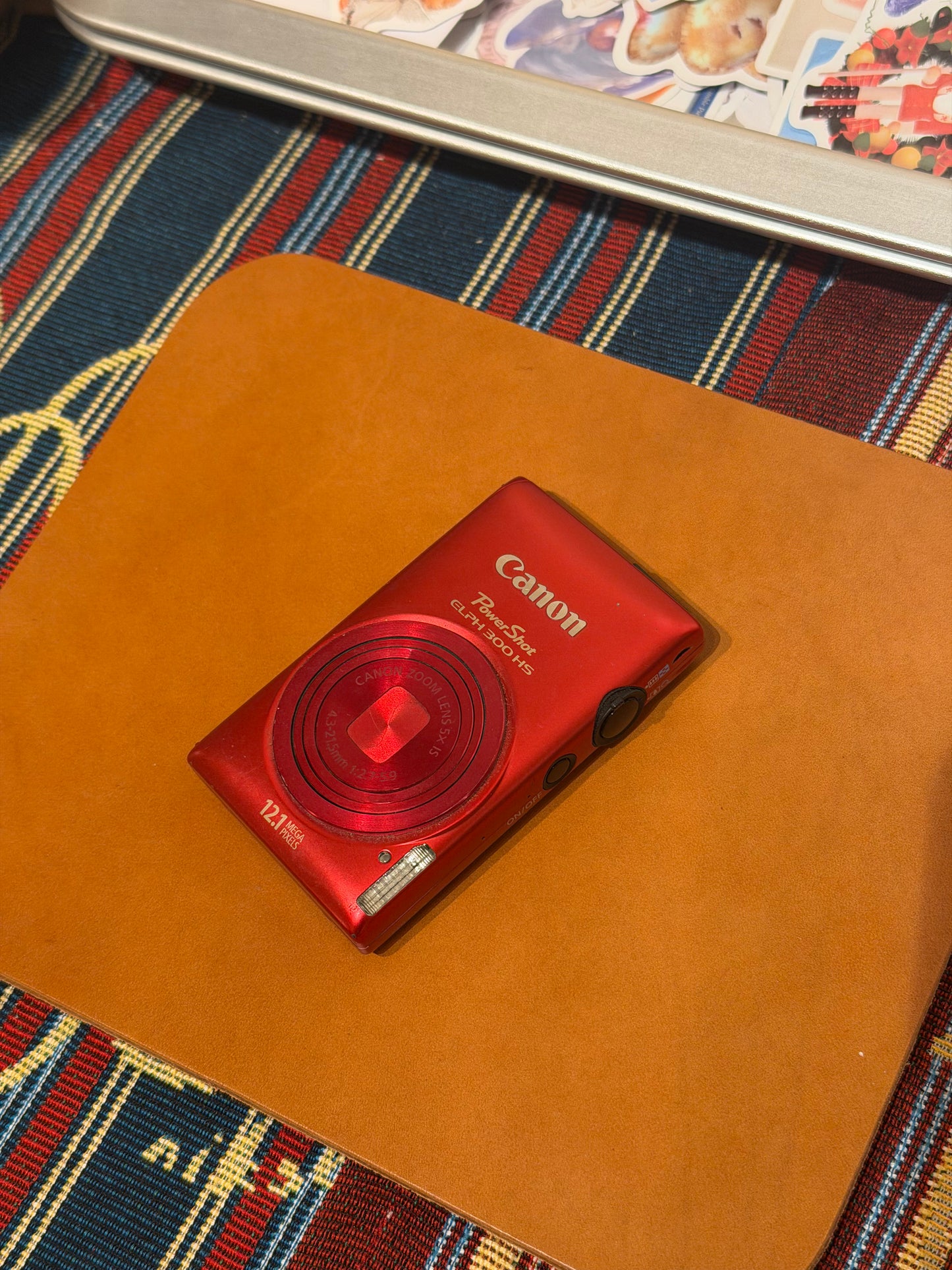 Canon PowerShot ELPH 300 HS / IXUS 220 HS 12.1MP Red